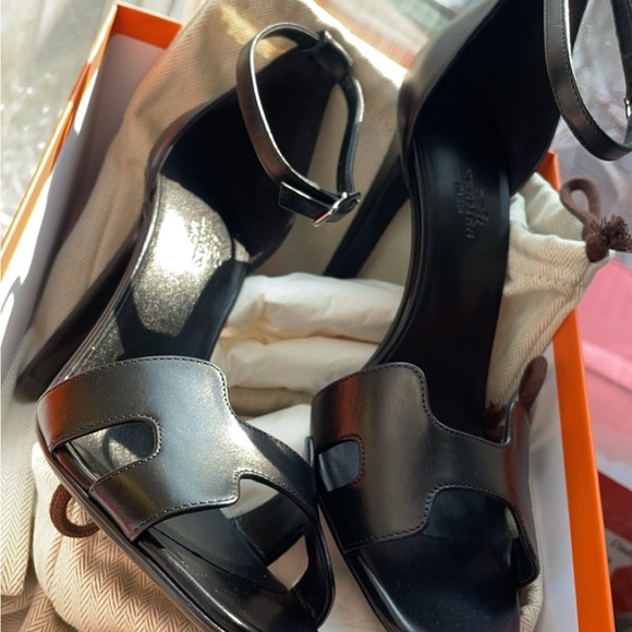 Hermes shoes heels hard to get one calfskin leather soft beautiful.NEVER USED - Picture 3 of 4